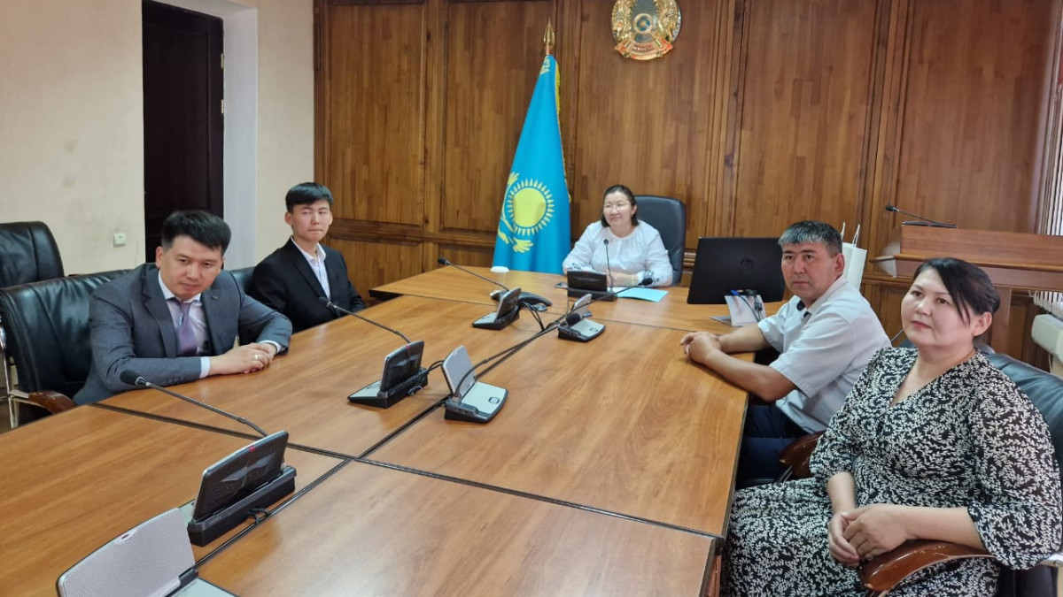 Школьника из Актюбинской области наградили за спасение тонущего ребенка