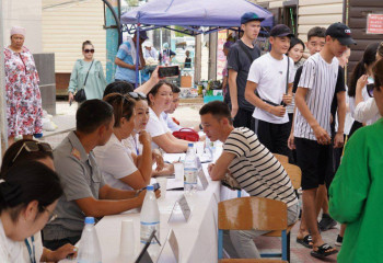 Жас түлектерді жұмысқа орналастыру бойынша жәрмеңке басталды