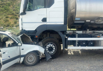 Алматы-Өскемен тас жолында жеңіл автокөлік жүк көлігінің астына кіріп кетті