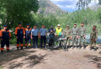 Блогер-путешественник потерялся на пути к водопаду Бурхан Булак