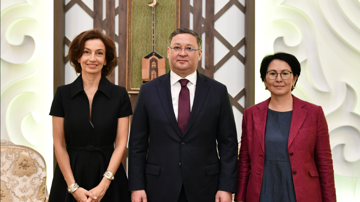 Kazakh FM meets  with UNESCO Director-General