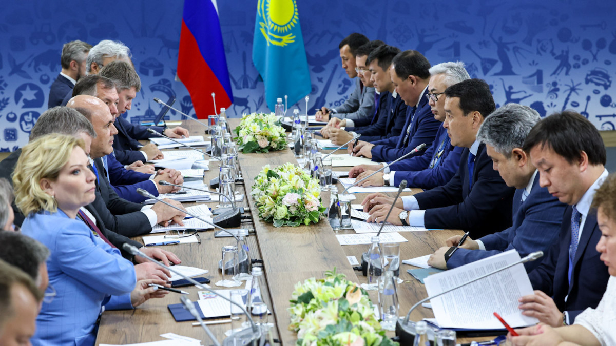 Казахстан и Россия реализуют более 100 проектов в сфере промышленной кооперации на $22 млрд - Алихан Смаилов