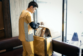 «12 сағат жұмыс істейміз». Курьердің бір күні