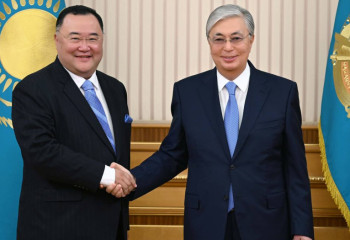 Глава государства принял Сопредседателя и Генерального директора компании Sun Seven Stars Investment Group У Чжэна