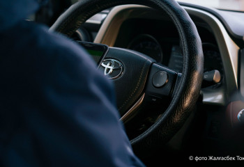 Қырғызстандық такси жүргізушісі Астана тұрғынын ұрып-соғып, тонап кеткен