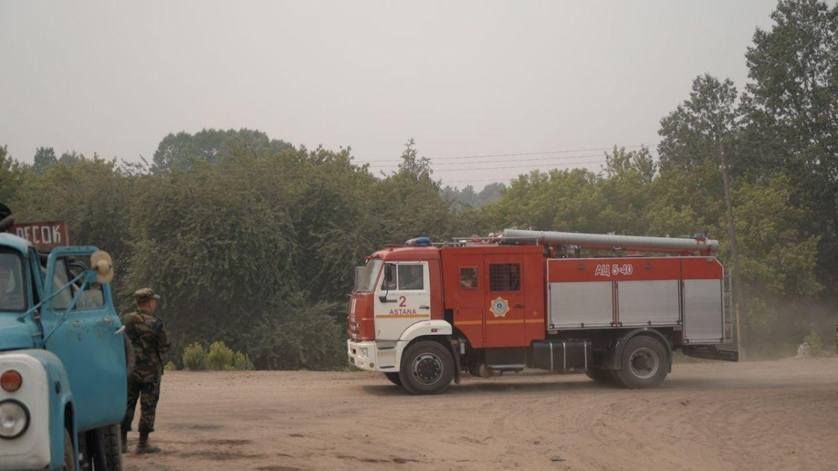 Пожарные еще из трех областей отправятся на тушение возгорания в области Абай