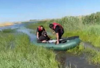 Не подавал признаков жизни. Спасатели Житикары привели рыбака в чувство и доставили на берег