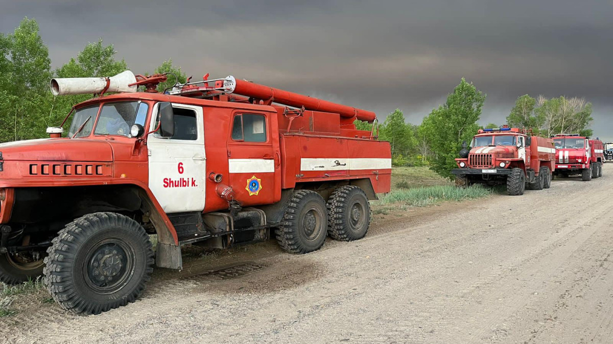 Пожарные спасли от огня село в Абайской области (Видео)