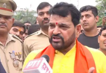 Үндістанда күрес федерациясының президенті спортшыларды зорлады деп айыпталды