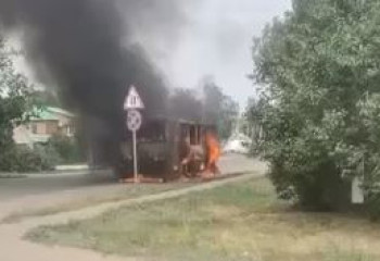 В Уральске загорелся школьный автобус с детьми