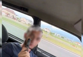 Мужчины хвастались пистолетом в соцсетях, их нашли полицейские в Алматы