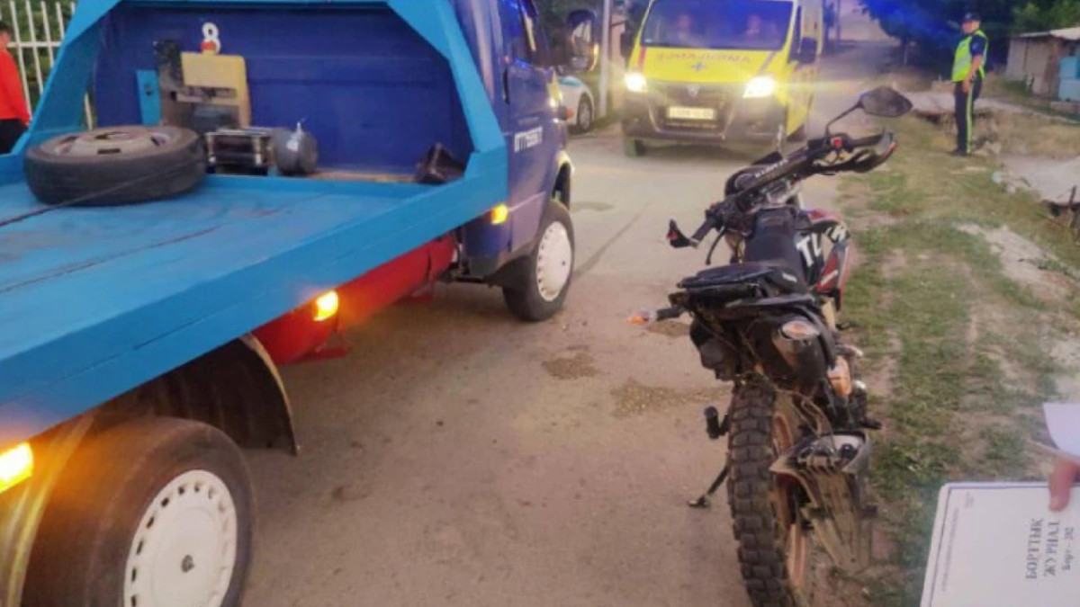 Жетісуда мотоцикл жүргізушісі 11 жастағы қызды қағып өлтірді
