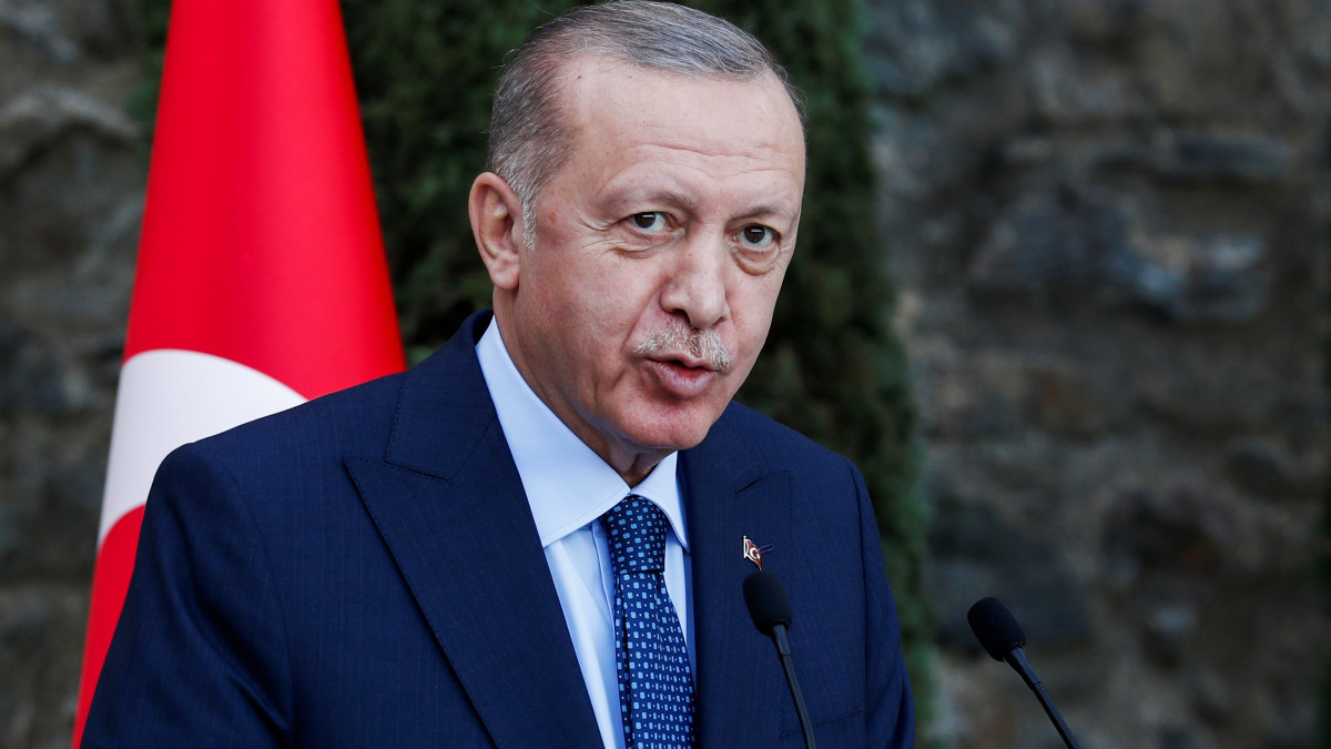 Turkish president vows to introduce new 'civilian' constitution