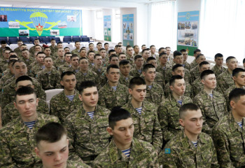 Қазақстандық 1,5 мың сарбаз тегін оқуға сертификат алды