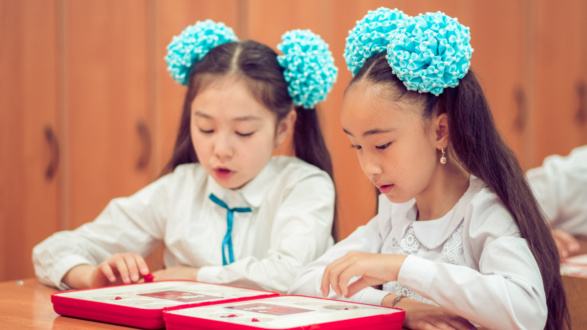 70% казахстанцев планируют отдать своих детей в классы с казахским языком обучения