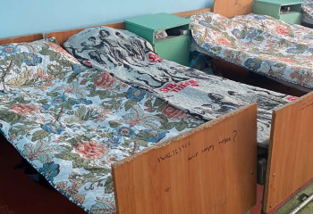 Динара Зәкиева балаларды бұзылған аспен тамақтандырған лагерьді тексерді