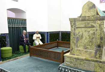 Мемлекет басшысы Қожа Ахмет Ясауи кесенесіне зиярат етті
