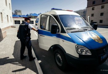 Банкте адамдарды кепілге алған күдікті неше жылға сотталуы мүмкін?