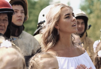 Трогательную песню о героизме огнеборцев при лесных пожарах исполнила сотрудница ДЧС СКО