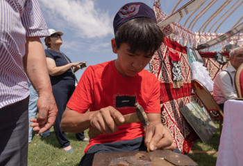 Қазақтың дәстүрлі тәрбиесі қалай қалыптасты?