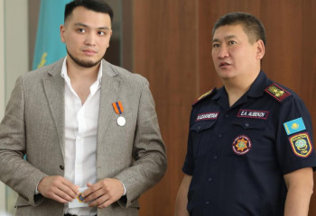 Тренер по боксу и его ученики награждены за спасение тонущего ребенка