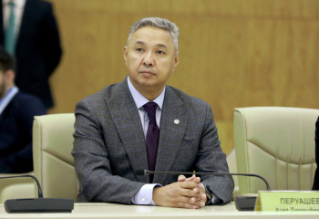 «Ақ жол» фракциясы мұндай өтірікті өз мойына алғысы келмейді. Азат Перуашев шындықты айтты