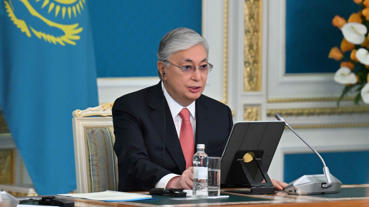 Токаев прокомментировал позицию Казахстана о соблюдении санкций западных государств