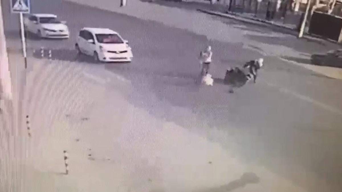 Актюбинский пенсионер на скутере сбил женщину и скрылся с места ДТП