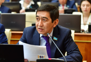 Сіздер қалай жұмыс істеп отырсыздар? Зайытов энергетика министрінің жұмысын сынға алды