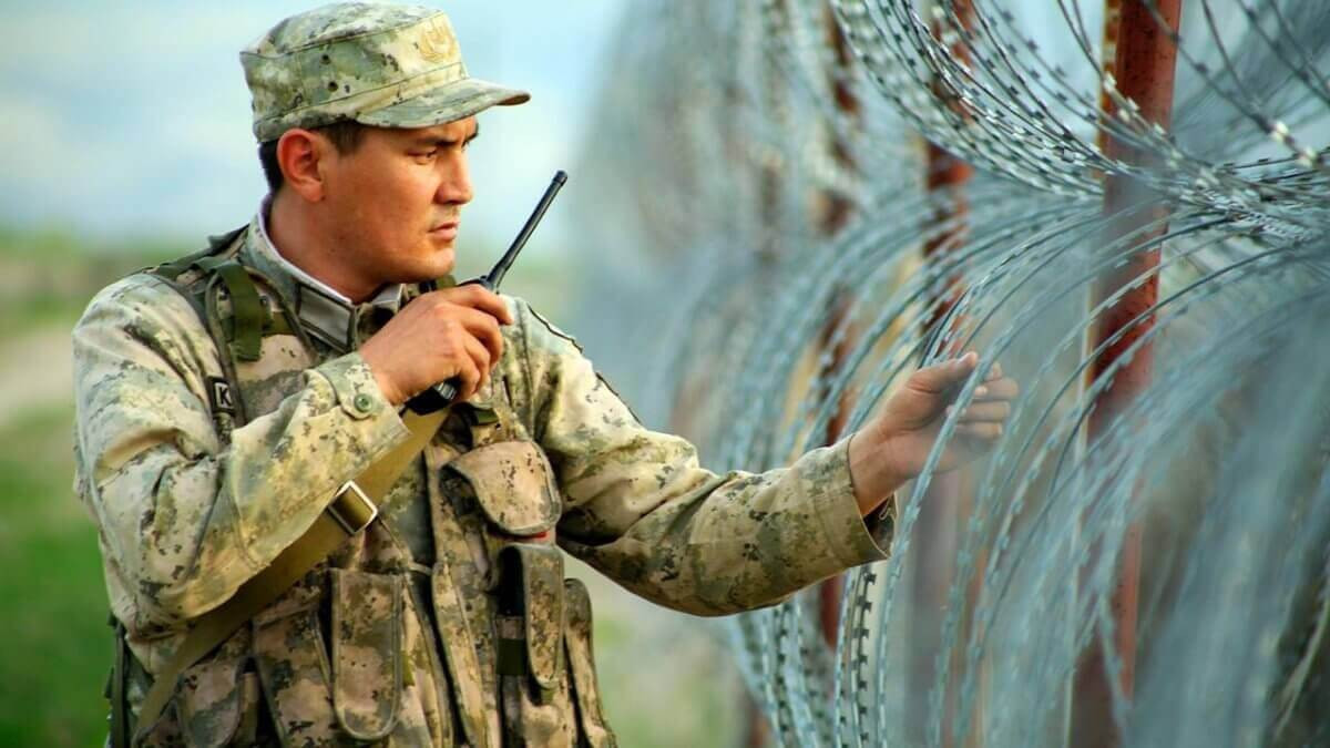 Больше 2,5 млрд тенге пытались незаконно провезти через границу Казахстана