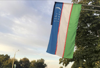 В Узбекистане разрешат вывешивать флаг в домах и на машинах