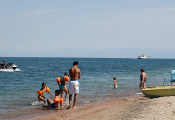 Шымкентте су жағасында балаларын қараусыз қалдырғандар жауапқа тартылды