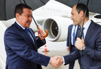 Премьер-министр ресми сапармен Грузияға барды