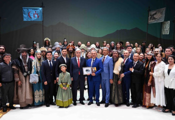 Мемлекет басшысы «Жошы хан» спектакліне барды