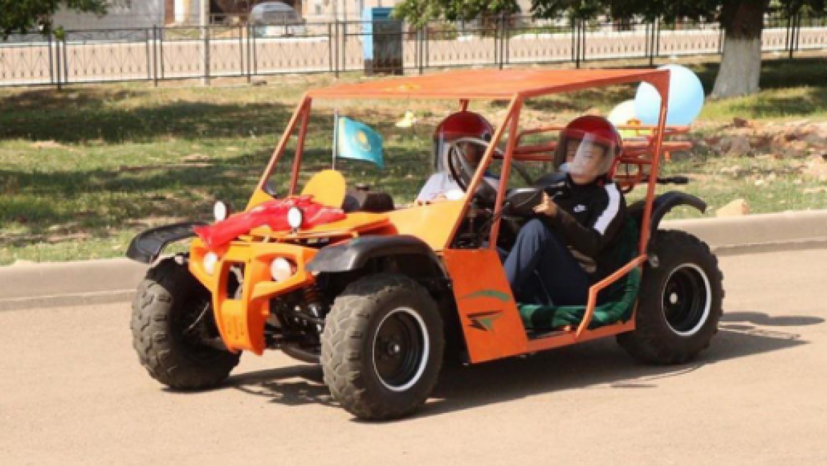 Автомобиль «Багги» построили учитель и ученики из Улытау