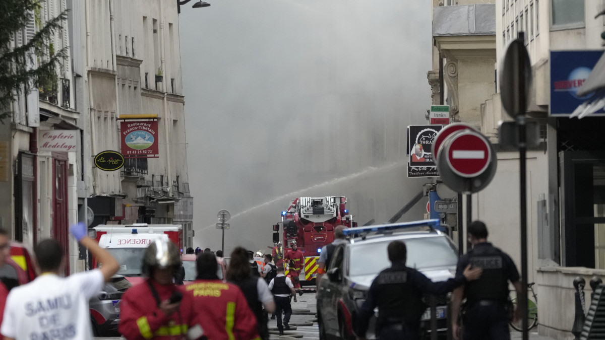  ©AP/Christophe ENA 