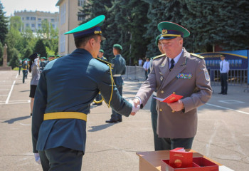 ҰҚК мен Шекара қызметі академиясының түлектеріне диплом табысталды