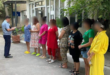 Түркістанда жеңіл жүріспен айналысқан 8 шетелдік қыз елден шығарылды