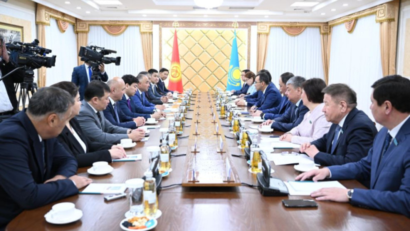  Сенат баспасөз қызметі 