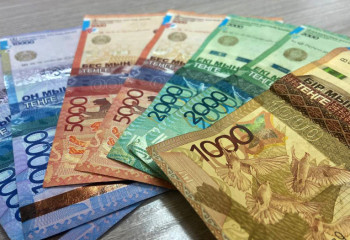 Казахстанцы всё чаще переводят деньги в Россию