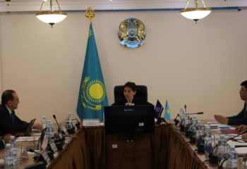 Еңбекмині азаматтық қызметшілерге еңбекақы төлеу мәселелерін талқылады