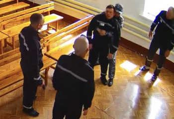 Подавился конфетой: осужденного спасли от удушья в Караганде