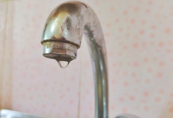 27 лет ждут водопровод жители прибрежного посёлка на Балхаше