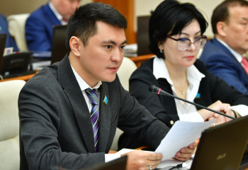 «Шындық көп айтыла бастады». Депутат Мәжілістің жұмысы жайлы