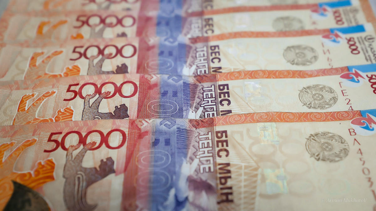 Мошеннические кредиты планируют списывать казахстанцам