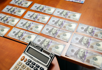 Нацбанк закупил 240 млн долларов, чтобы поддержать валютную долю пенсионных активов