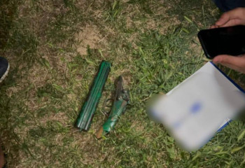 Түркістандық полицейлер күдіктілерден қару-жарақ пен есірткі тәркіледі