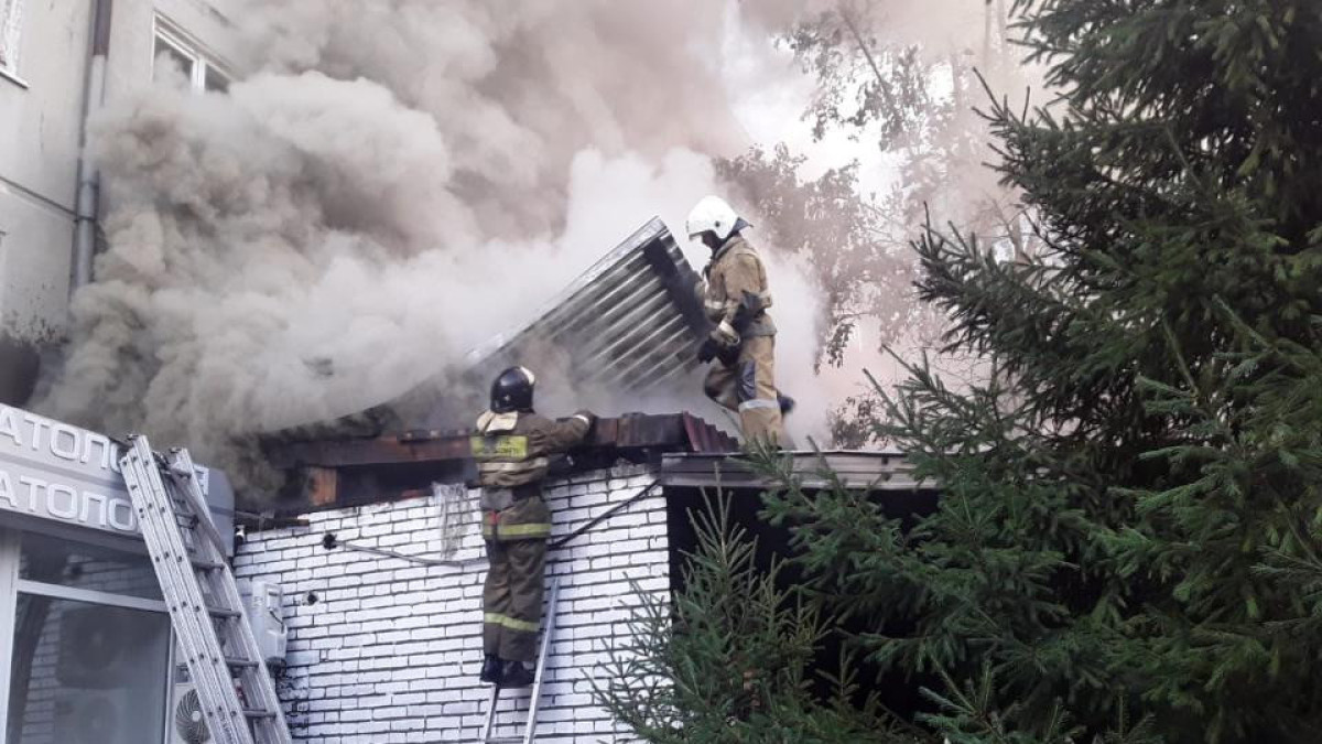 Пожар в Усть-Каменогорске: эвакуировано 55 человек