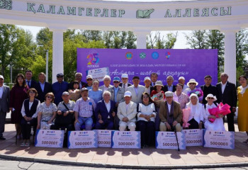 Астаналық қаламгерлер мерекеге қарсаңында марапатталды