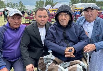 Жүрсін ағаны көрсем көңілім босайды -Мұхтар Ниязов